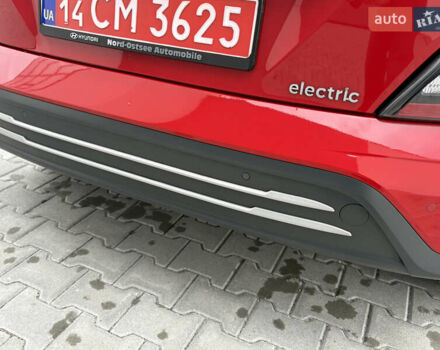 Красный Хендай Kona Electric, объемом двигателя 0 л и пробегом 89 тыс. км за 19799 $, фото 67 на Automoto.ua