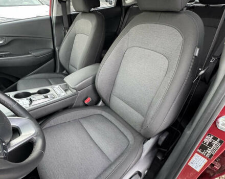 Красный Хендай Kona Electric, объемом двигателя 0 л и пробегом 51 тыс. км за 17999 $, фото 18 на Automoto.ua