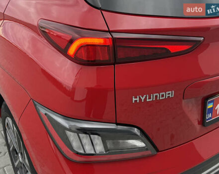 Красный Хендай Kona Electric, объемом двигателя 0 л и пробегом 89 тыс. км за 19799 $, фото 30 на Automoto.ua