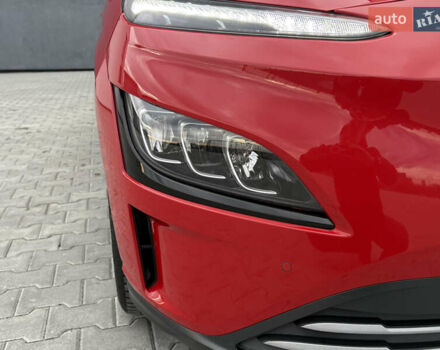 Красный Хендай Kona Electric, объемом двигателя 0 л и пробегом 89 тыс. км за 19799 $, фото 22 на Automoto.ua