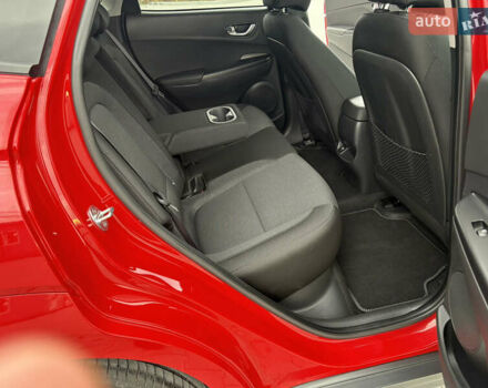 Красный Хендай Kona Electric, объемом двигателя 0 л и пробегом 89 тыс. км за 19799 $, фото 48 на Automoto.ua