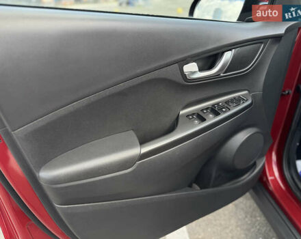 Красный Хендай Kona Electric, объемом двигателя 0 л и пробегом 53 тыс. км за 16900 $, фото 19 на Automoto.ua