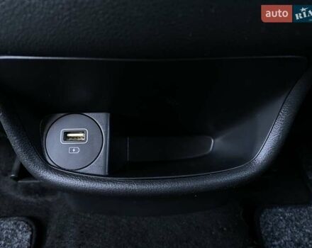 Красный Хендай Kona Electric, объемом двигателя 0 л и пробегом 113 тыс. км за 19950 $, фото 71 на Automoto.ua