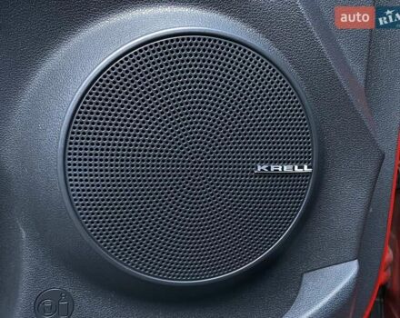 Красный Хендай Kona Electric, объемом двигателя 0 л и пробегом 113 тыс. км за 19950 $, фото 4 на Automoto.ua