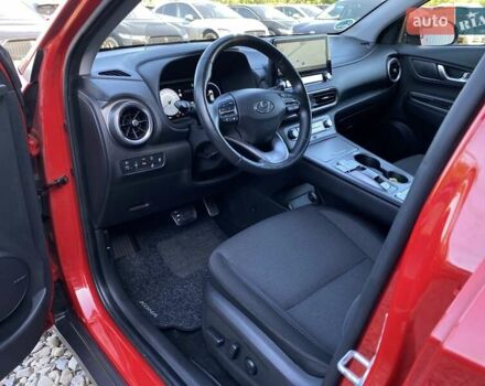 Красный Хендай Kona Electric, объемом двигателя 0 л и пробегом 113 тыс. км за 19950 $, фото 1 на Automoto.ua