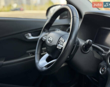 Красный Хендай Kona Electric, объемом двигателя 0 л и пробегом 53 тыс. км за 16900 $, фото 24 на Automoto.ua