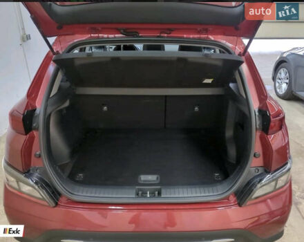 Красный Хендай Kona Electric, объемом двигателя 0 л и пробегом 84 тыс. км за 16950 $, фото 90 на Automoto.ua