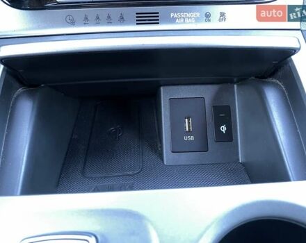 Красный Хендай Kona Electric, объемом двигателя 0 л и пробегом 113 тыс. км за 19950 $, фото 6 на Automoto.ua