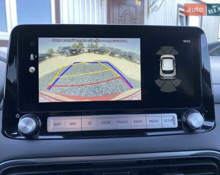 Красный Хендай Kona Electric, объемом двигателя 0 л и пробегом 113 тыс. км за 19950 $, фото 9 на Automoto.ua