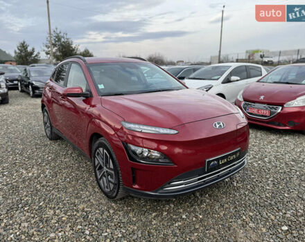 Красный Хендай Kona Electric, объемом двигателя 0 л и пробегом 51 тыс. км за 17999 $, фото 2 на Automoto.ua