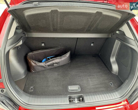 Красный Хендай Kona Electric, объемом двигателя 0 л и пробегом 89 тыс. км за 19799 $, фото 69 на Automoto.ua