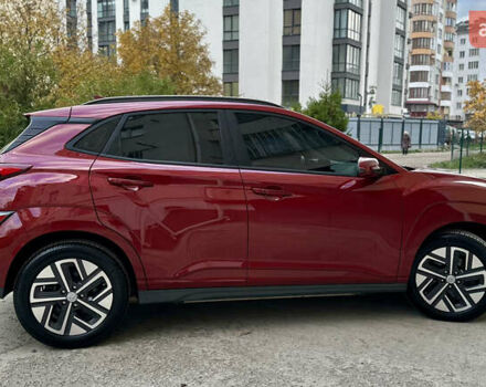 Красный Хендай Kona Electric, объемом двигателя 0 л и пробегом 84 тыс. км за 16950 $, фото 7 на Automoto.ua