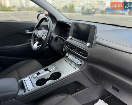 Красный Хендай Kona Electric, объемом двигателя 0 л и пробегом 53 тыс. км за 16900 $, фото 23 на Automoto.ua