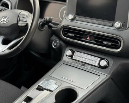 Красный Хендай Kona Electric, объемом двигателя 0 л и пробегом 51 тыс. км за 17999 $, фото 36 на Automoto.ua