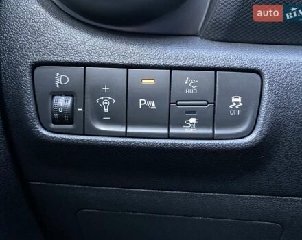 Красный Хендай Kona Electric, объемом двигателя 0 л и пробегом 113 тыс. км за 19950 $, фото 37 на Automoto.ua