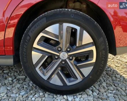 Красный Хендай Kona Electric, объемом двигателя 0 л и пробегом 113 тыс. км за 19950 $, фото 22 на Automoto.ua