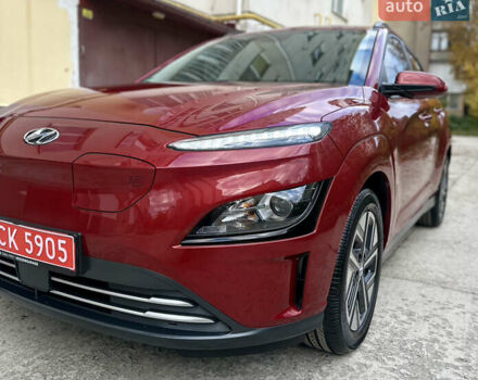 Красный Хендай Kona Electric, объемом двигателя 0 л и пробегом 84 тыс. км за 16950 $, фото 63 на Automoto.ua