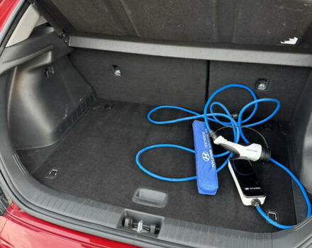 Красный Хендай Kona Electric, объемом двигателя 0 л и пробегом 51 тыс. км за 17999 $, фото 26 на Automoto.ua