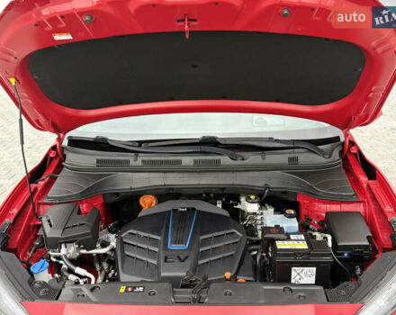 Красный Хендай Kona Electric, объемом двигателя 0 л и пробегом 89 тыс. км за 19799 $, фото 76 на Automoto.ua