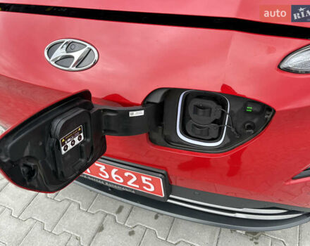 Красный Хендай Kona Electric, объемом двигателя 0 л и пробегом 89 тыс. км за 19799 $, фото 74 на Automoto.ua