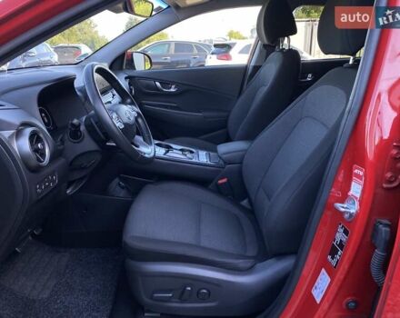 Красный Хендай Kona Electric, объемом двигателя 0 л и пробегом 113 тыс. км за 19950 $, фото 29 на Automoto.ua
