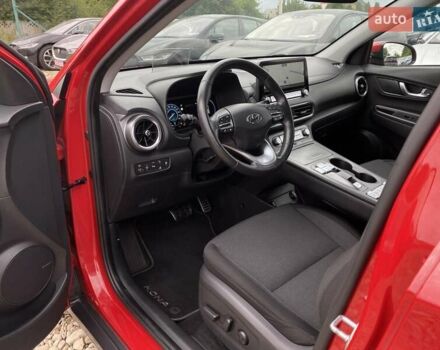 Червоний Хендай Kona Electric, об'ємом двигуна 0 л та пробігом 111 тис. км за 20700 $, фото 1 на Automoto.ua