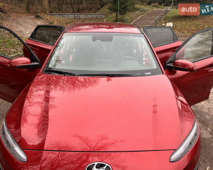 Красный Хендай Kona Electric, объемом двигателя 0 л и пробегом 87 тыс. км за 18500 $, фото 9 на Automoto.ua