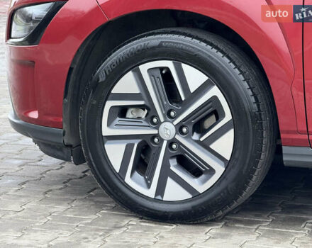 Красный Хендай Kona Electric, объемом двигателя 0 л и пробегом 17 тыс. км за 16999 $, фото 12 на Automoto.ua
