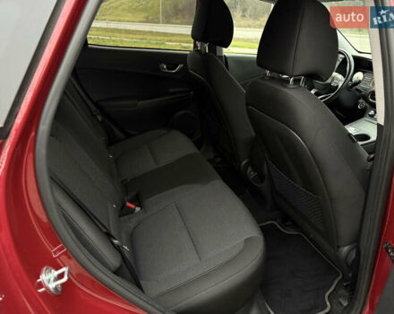 Красный Хендай Kona Electric, объемом двигателя 0 л и пробегом 17 тыс. км за 16999 $, фото 23 на Automoto.ua