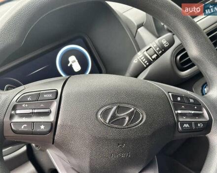 Красный Хендай Kona Electric, объемом двигателя 0 л и пробегом 87 тыс. км за 18500 $, фото 28 на Automoto.ua