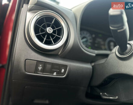 Красный Хендай Kona Electric, объемом двигателя 0 л и пробегом 100 тыс. км за 17200 $, фото 33 на Automoto.ua