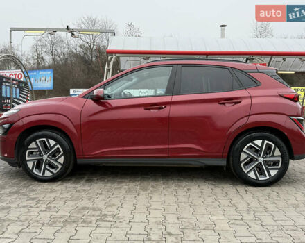 Красный Хендай Kona Electric, объемом двигателя 0 л и пробегом 17 тыс. км за 16999 $, фото 9 на Automoto.ua