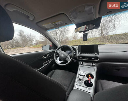 Красный Хендай Kona Electric, объемом двигателя 0 л и пробегом 87 тыс. км за 18500 $, фото 32 на Automoto.ua