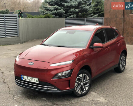 Красный Хендай Kona Electric, объемом двигателя 0 л и пробегом 104 тыс. км за 18200 $, фото 18 на Automoto.ua