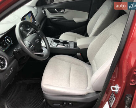 Красный Хендай Kona Electric, объемом двигателя 0 л и пробегом 104 тыс. км за 18200 $, фото 26 на Automoto.ua