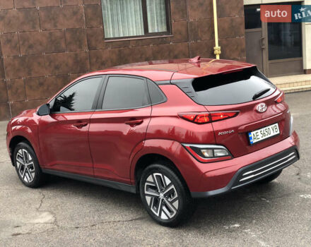 Красный Хендай Kona Electric, объемом двигателя 0 л и пробегом 104 тыс. км за 18200 $, фото 19 на Automoto.ua
