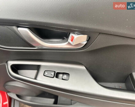 Красный Хендай Kona Electric, объемом двигателя 0 л и пробегом 87 тыс. км за 18500 $, фото 14 на Automoto.ua