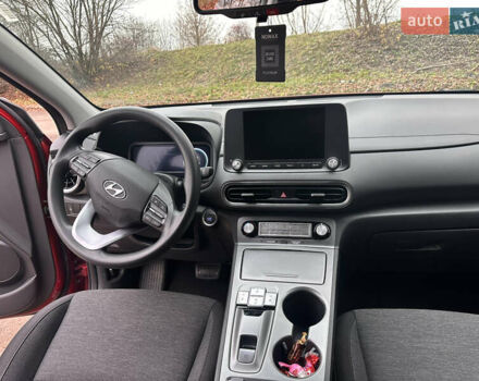Красный Хендай Kona Electric, объемом двигателя 0 л и пробегом 87 тыс. км за 18500 $, фото 15 на Automoto.ua