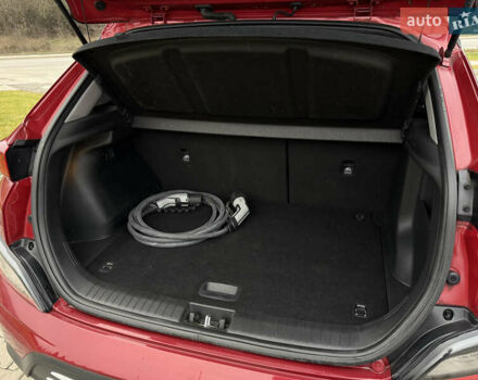 Красный Хендай Kona Electric, объемом двигателя 0 л и пробегом 17 тыс. км за 16999 $, фото 20 на Automoto.ua