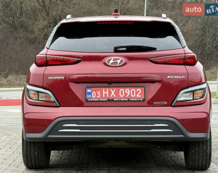 Красный Хендай Kona Electric, объемом двигателя 0 л и пробегом 17 тыс. км за 16999 $, фото 7 на Automoto.ua