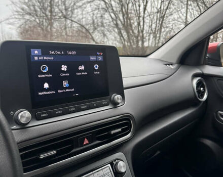 Красный Хендай Kona Electric, объемом двигателя 0 л и пробегом 87 тыс. км за 18500 $, фото 19 на Automoto.ua