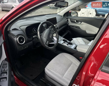 Красный Хендай Kona Electric, объемом двигателя 0 л и пробегом 100 тыс. км за 17200 $, фото 36 на Automoto.ua