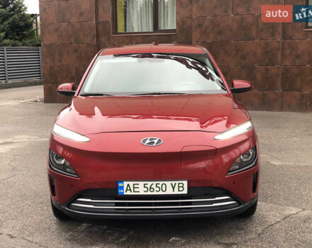 Красный Хендай Kona Electric, объемом двигателя 0 л и пробегом 104 тыс. км за 18200 $, фото 6 на Automoto.ua