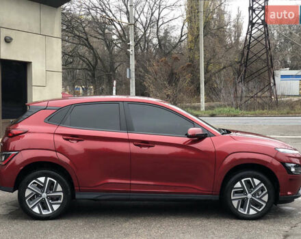 Красный Хендай Kona Electric, объемом двигателя 0 л и пробегом 104 тыс. км за 18200 $, фото 5 на Automoto.ua
