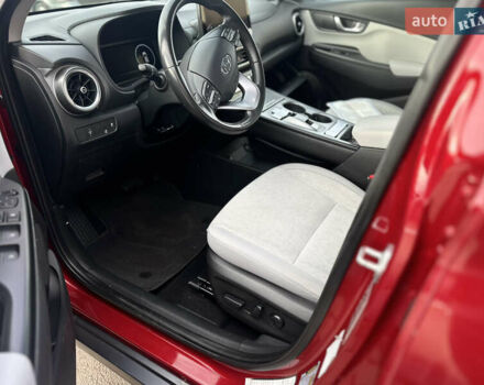 Красный Хендай Kona Electric, объемом двигателя 0 л и пробегом 100 тыс. км за 17200 $, фото 14 на Automoto.ua