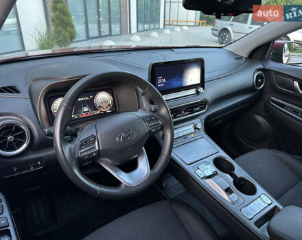 Красный Хендай Kona Electric, объемом двигателя 0 л и пробегом 41 тыс. км за 20000 $, фото 10 на Automoto.ua