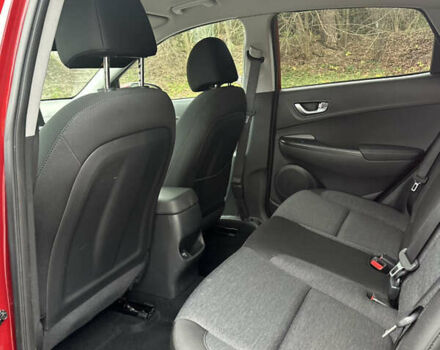 Красный Хендай Kona Electric, объемом двигателя 0 л и пробегом 87 тыс. км за 18500 $, фото 34 на Automoto.ua