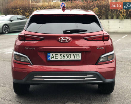 Красный Хендай Kona Electric, объемом двигателя 0 л и пробегом 104 тыс. км за 18200 $, фото 9 на Automoto.ua