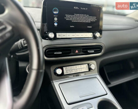 Красный Хендай Kona Electric, объемом двигателя 0 л и пробегом 100 тыс. км за 17200 $, фото 30 на Automoto.ua