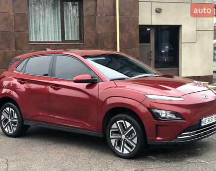 Красный Хендай Kona Electric, объемом двигателя 0 л и пробегом 104 тыс. км за 18200 $, фото 4 на Automoto.ua